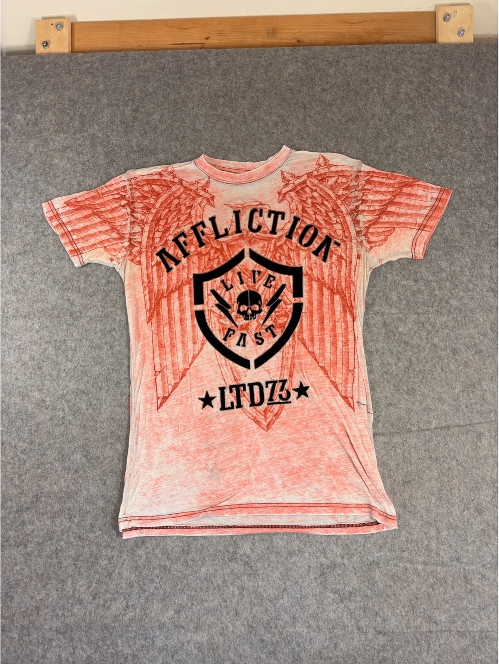 Affliction LTD pink graphic T-shirt size medium